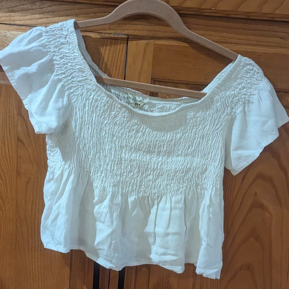Style Envy Size Medium White Cropped Top